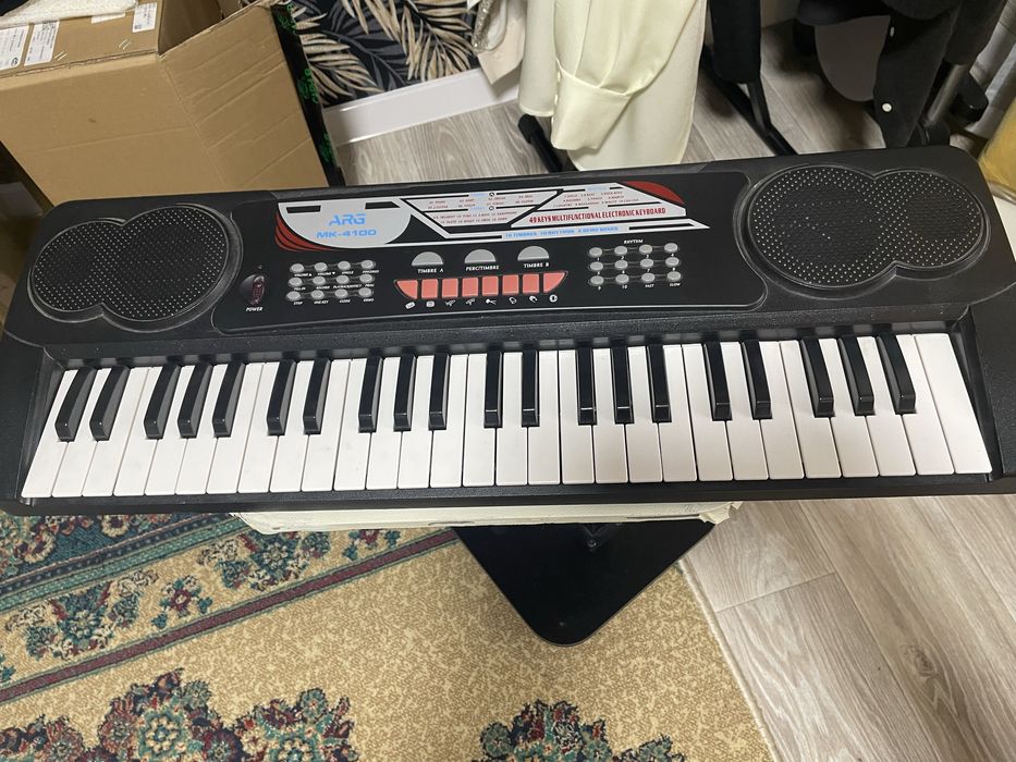 Продам синтезатор