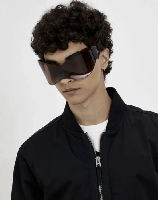 Очки солнцезащитные.