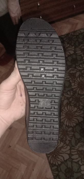 Продам замние,мужские ботинки.