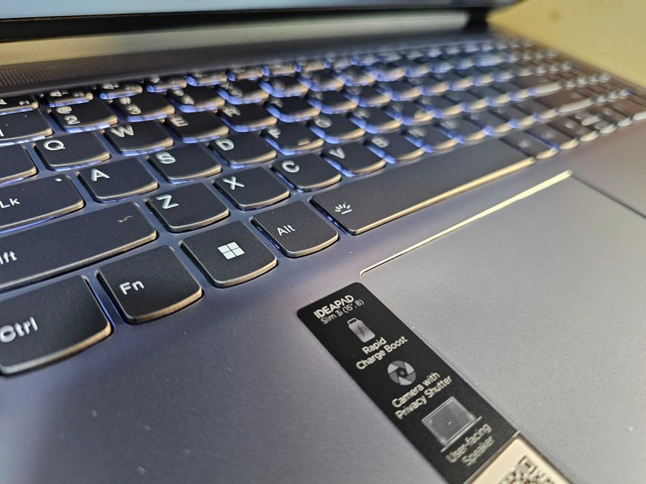 ПРОДАМ Lenovo Slim 3 Ноутбук Core™ i3 13-ПОКОЛЕНИЯ/8GB/512SSD/15.6"FHD