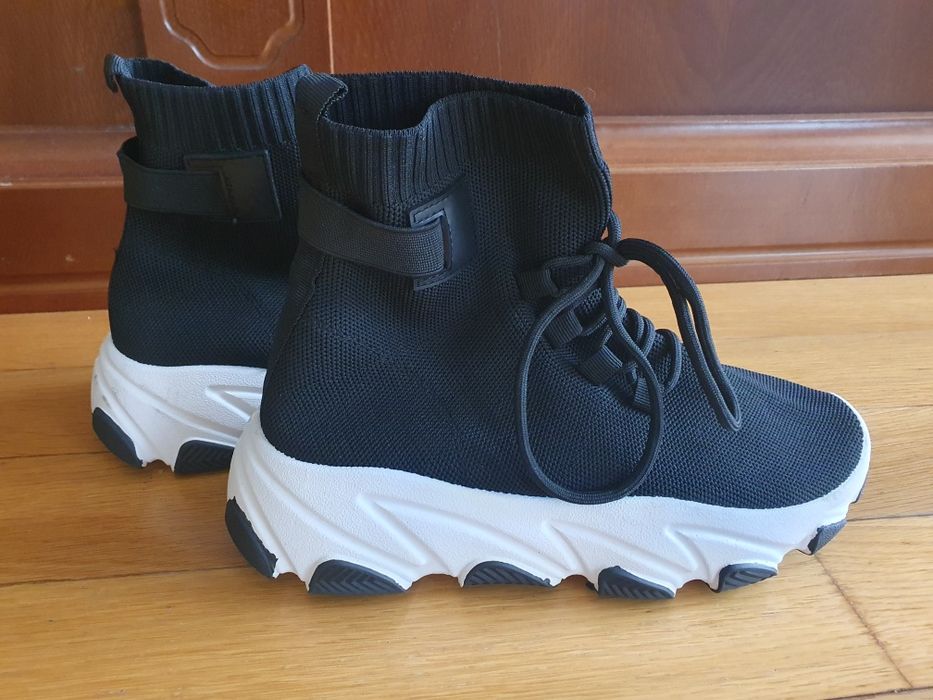 Дамски спортни боти