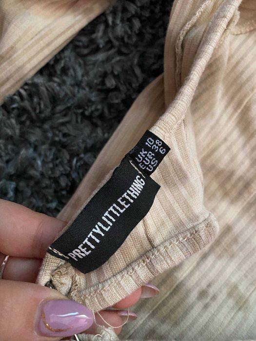 Рокля от Prettylittlething