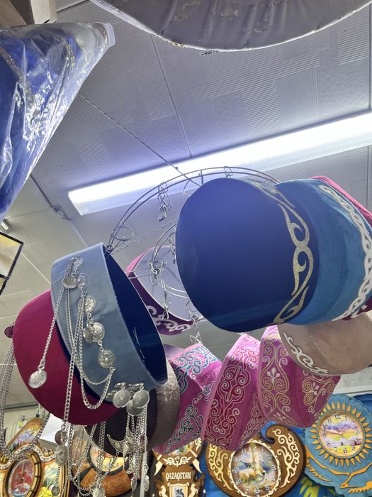 Тойбастар, Костюмы, сувениры, корзины и др