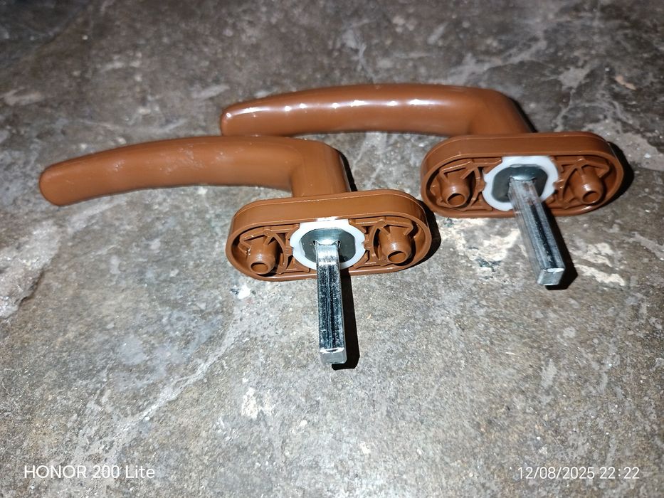 Дръжки за дограма и брави без секрет