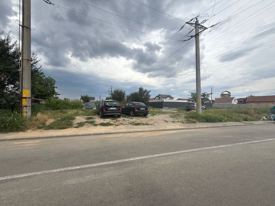 Teren intravilan cu deschidere la strada de 50 m