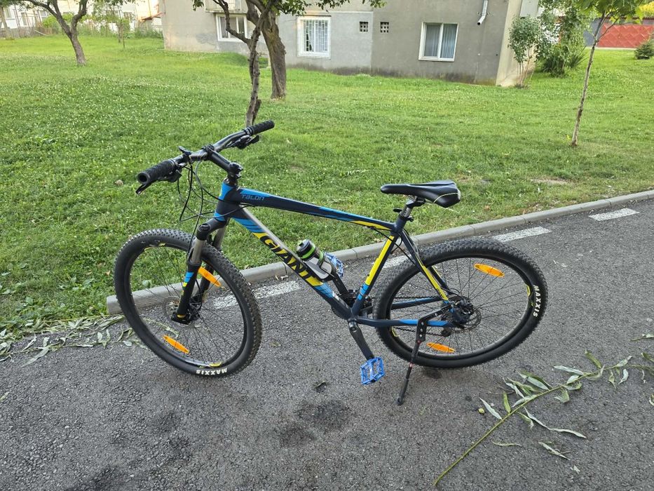 Vând bicicleta Giant