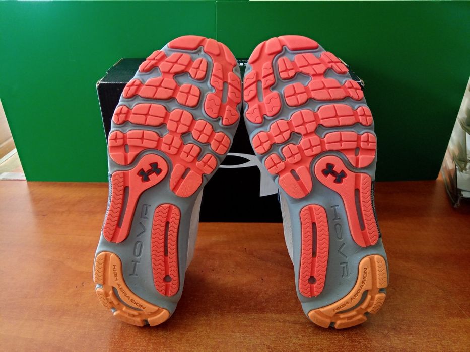 Under Armour HOVR Infinite 4 Номер 39 Стелка 26 см. 100% Оригинални