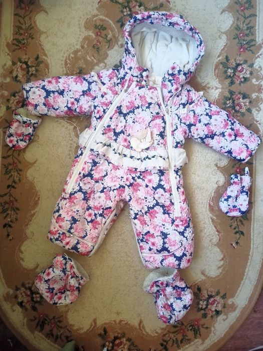 Продаю комбинезон для девочек