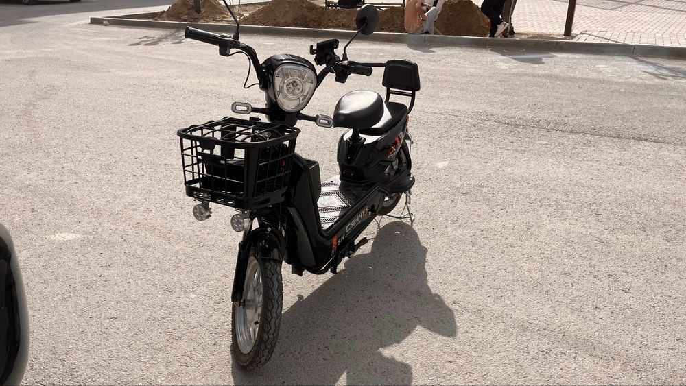 Электроскутер электровелосипед