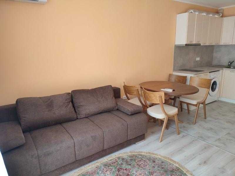 Дава се под наем Двустаен апартамент в Бургас, Лазур - 65 кв.м за 408 € - Снимка #1