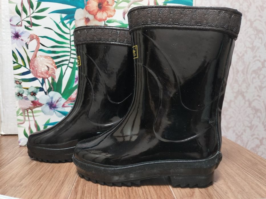 Продам детские сапоги