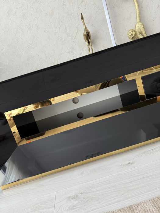 Comoda luxury achizitionata de pe site ul Billionaire Design