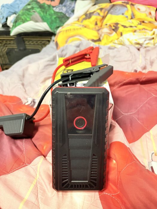 Starter auto portabil 5000A cu Power Bank și Display LED