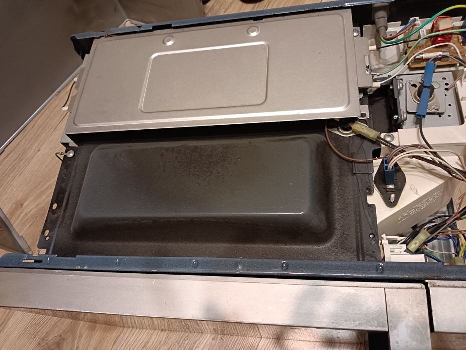 Микроволновая печь на запчасти.