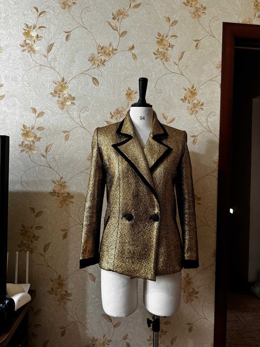 Продам платья и костюм