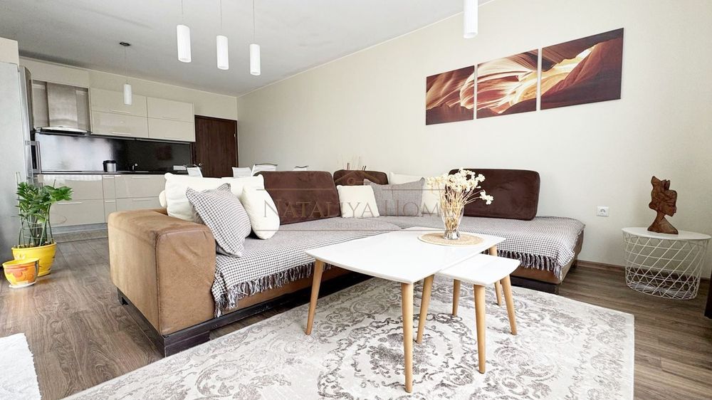 Продава се Тристаен апартамент в Бургас, Сарафово - 110 кв.м за 2200 €/кв.м - Снимка #2