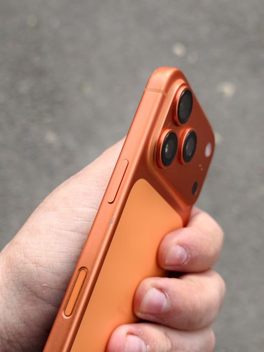 Обменяю iphone 17 pro 256gb E-Sim на 16 pro max