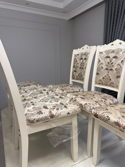 Продам стол и стулья 14 персон