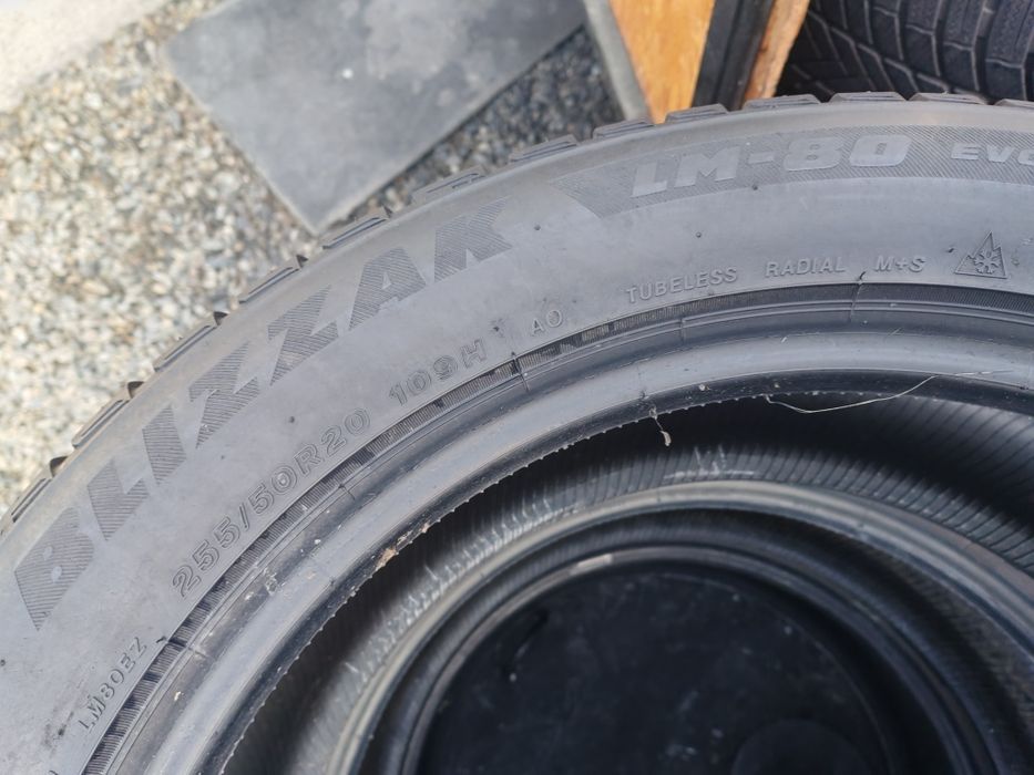 255 50 20,4buc iarnă Bridgestone Blizak Lm80,2020,6mm