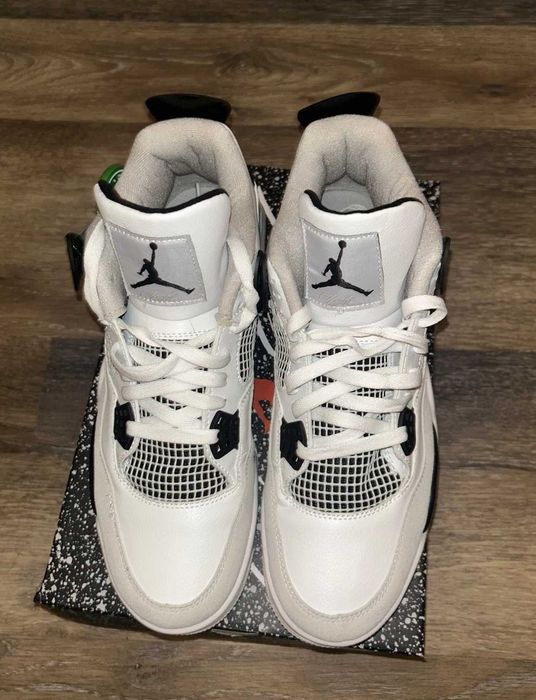 Jordan4 Military Black cu eticheta (nu Nike, Gucci, Adidas, Balenciaga)