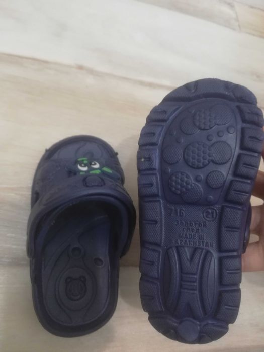 Продам детскую обувь