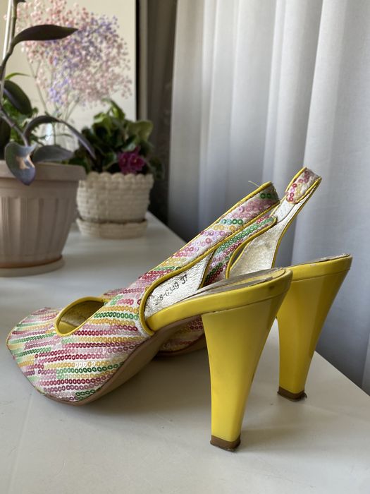 Босоножки с пайетками