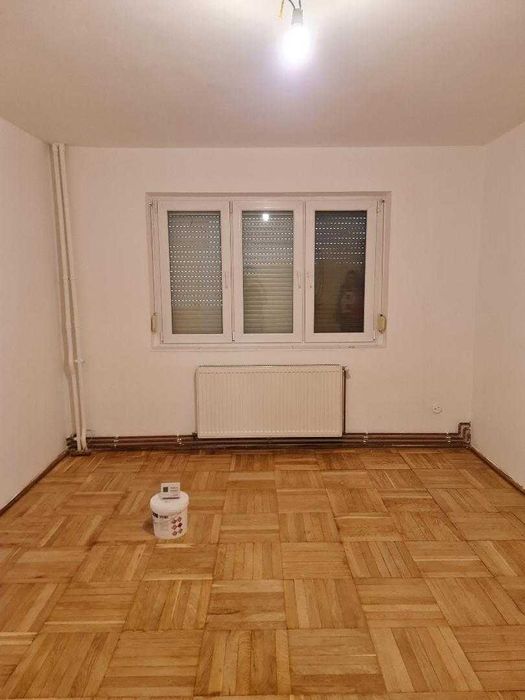 Vand apartament 3 camere , Boul Rosu, complet zugravit Feb. 2026 !