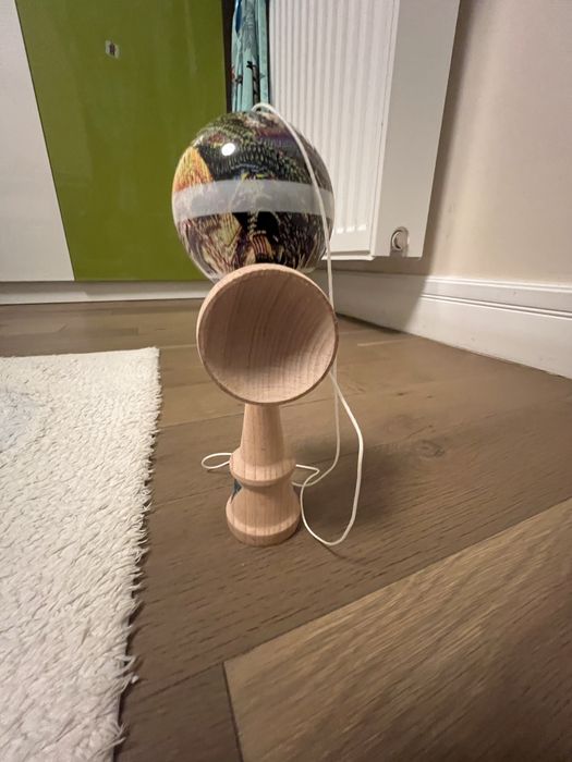 Vand kendama krom Noia 6! Stare impecabila. M-am jucat cu ea de 2-3 ori