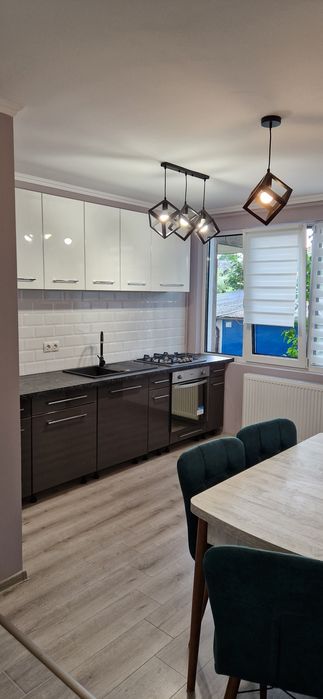 De inchiriat apartament 3 camere, 2 camere  +living cartierul Tudor