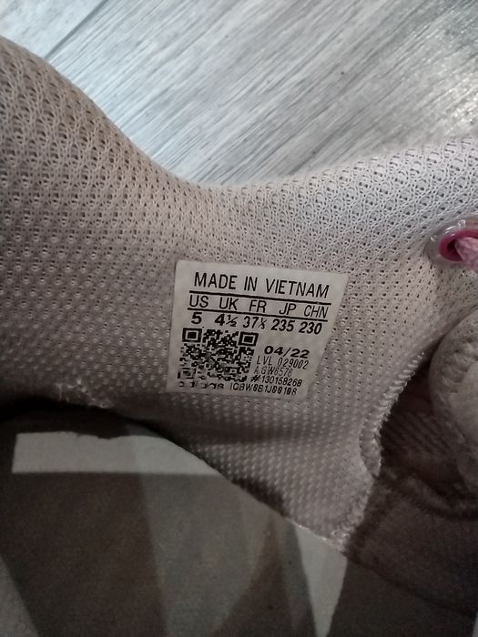 Маратонки Adidas 36,5