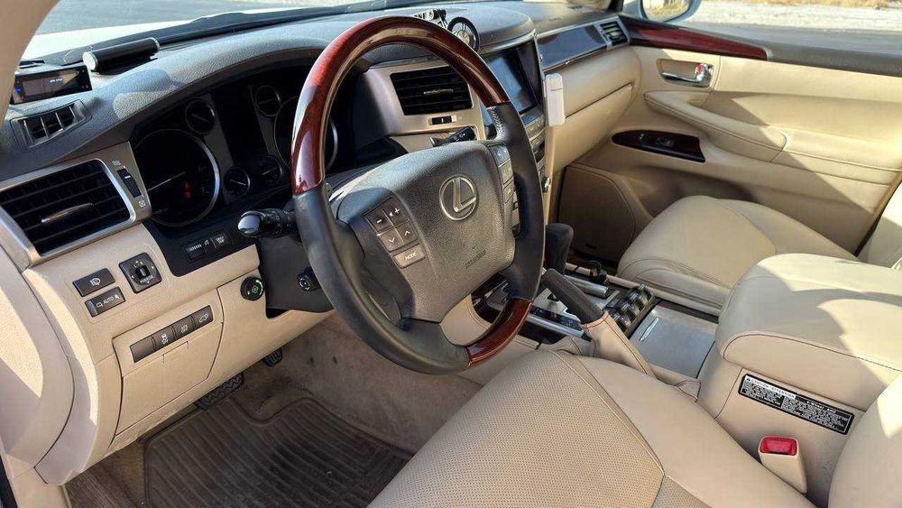 LEXUS LX570, 2013 йил идеал ҳолатда, двигател капитал таъмирланган