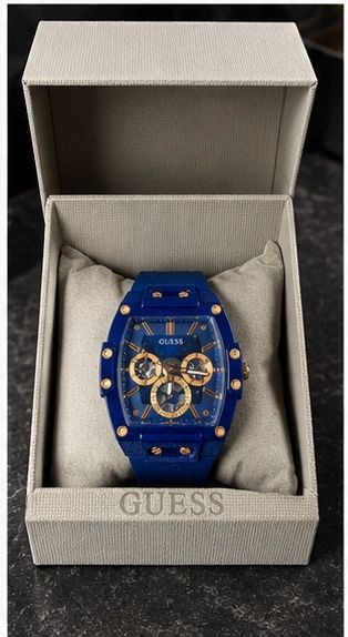 Часовник GUESS GW0203G7