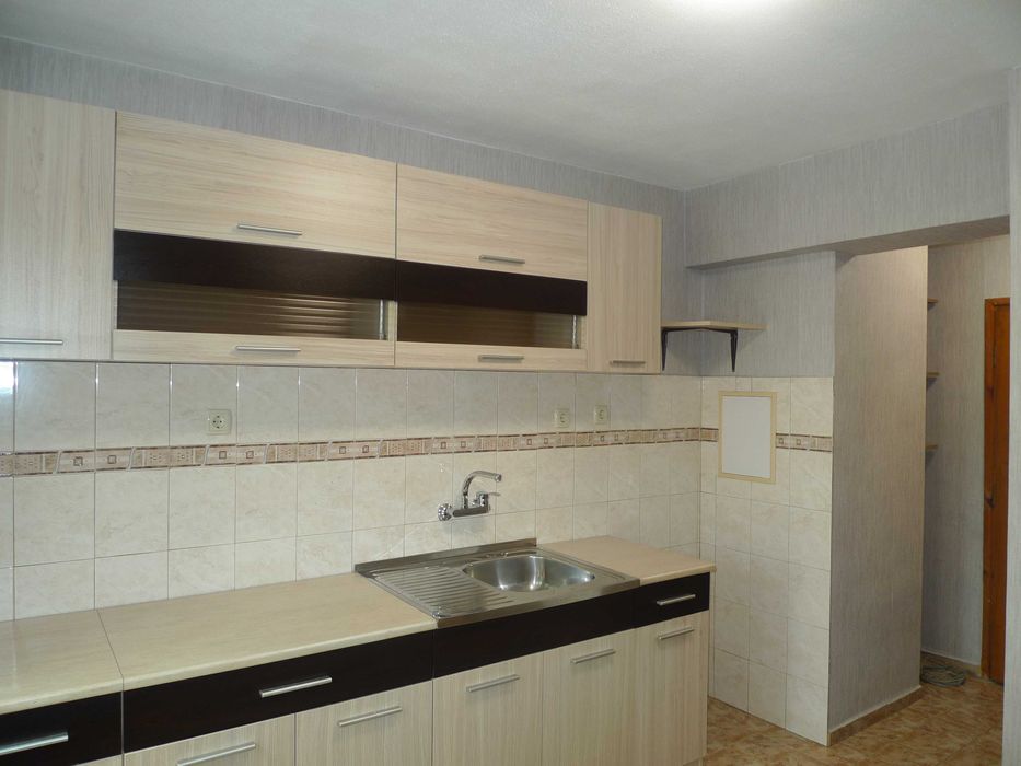 Дава се под наем Тристаен апартамент в София, Банишора - 650 кв.м за 648.21 € - Снимка #2
