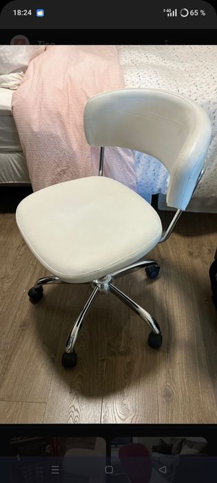 Scaun   birou de culoare alb