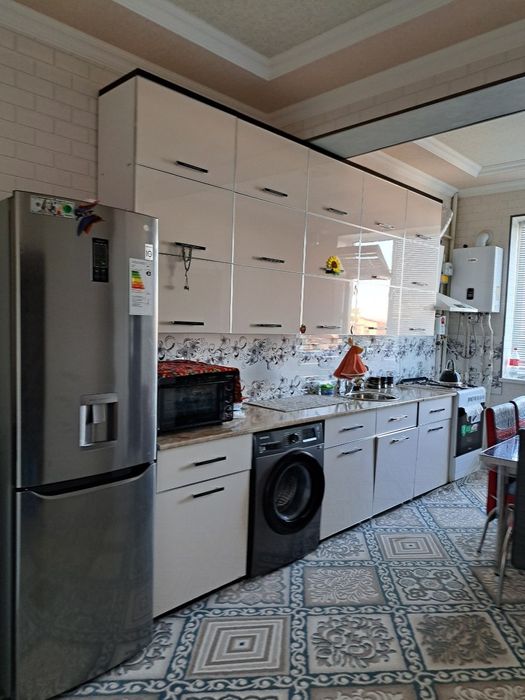 Navoiy shahar 1 etaj 2xonali uy sotiladi