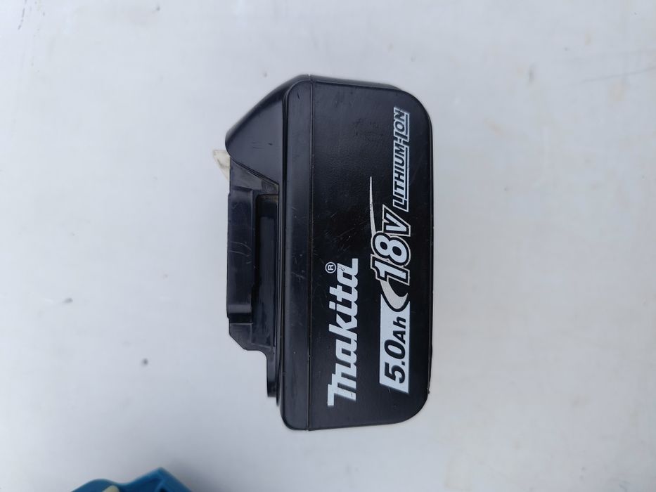 Акумулаторен ръчен циркуляр Макита Makita DSS501 + 5 Ah