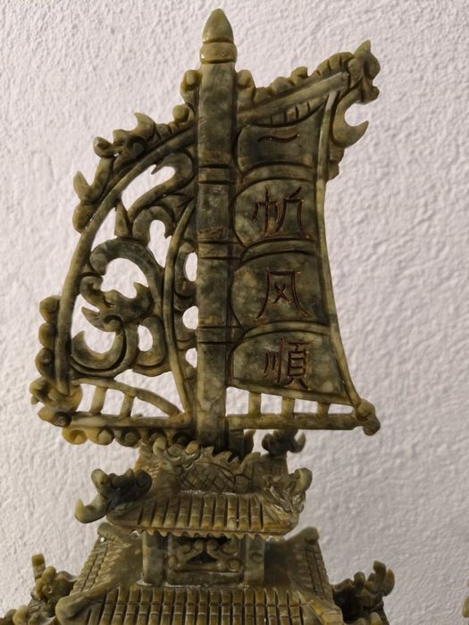 Продавам голям Китайски нефритен кораб антикварен