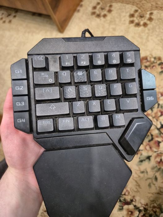 Продам Клавиатуру Игровая (мини)