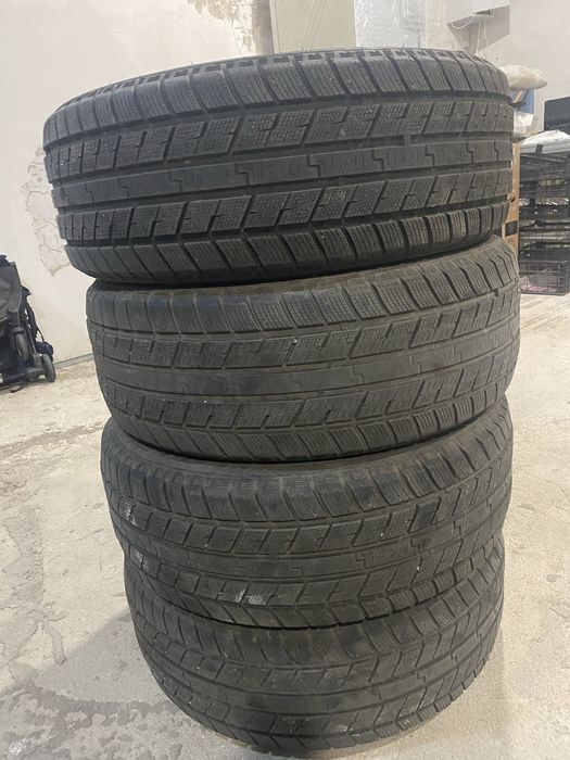 Продам зимнюю резину RoadX