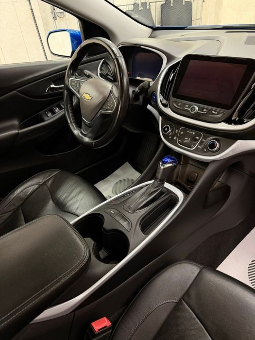 Chevrolet volt 2017 18kwh plug in hybrid 100km electric