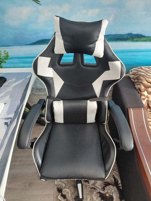 Vand pc gaming aceptabil ,in stare buna