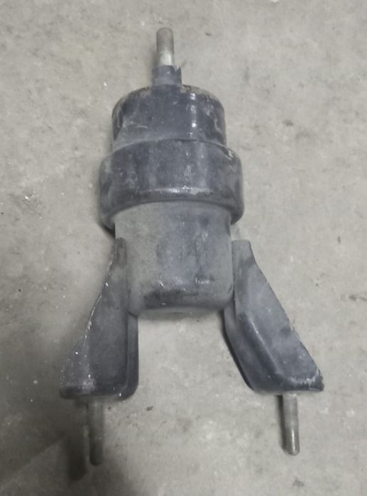 Подушка двигателя