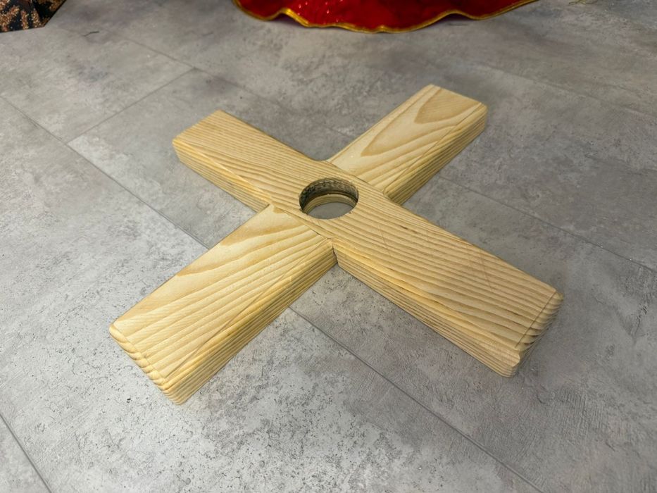 Продам поставку под елку