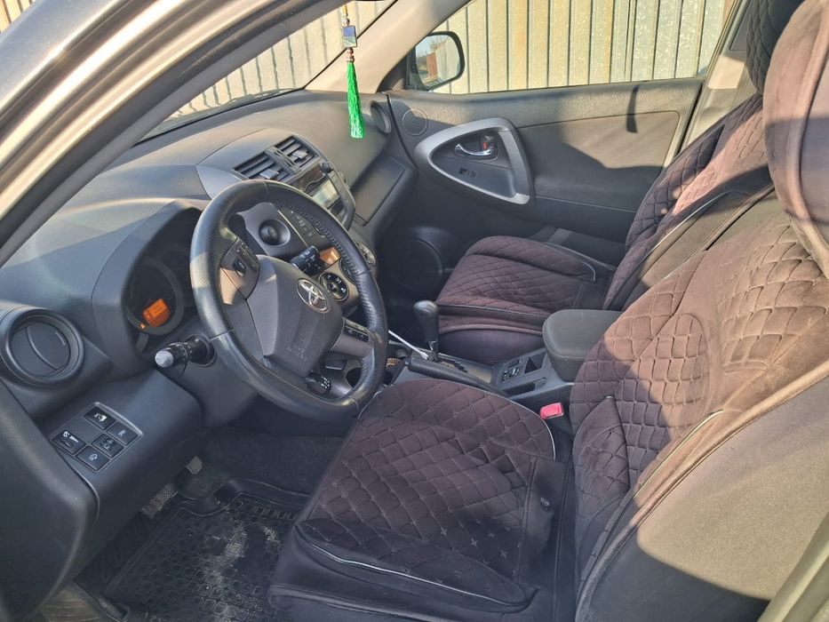 Тойота Рав 4 машина