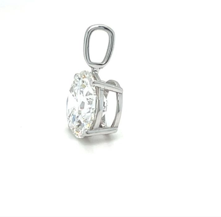 Diamant 5.06 ct, E VS2 intr-un pandantiv din aur alb de 14k