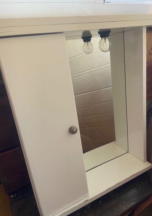 Мебели за баня - горен шкаф и полуконзола