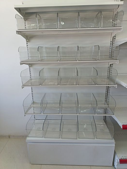 Stellaj, Polkalar, Magazinlar uchun vitrina prilavkalar, tokcha