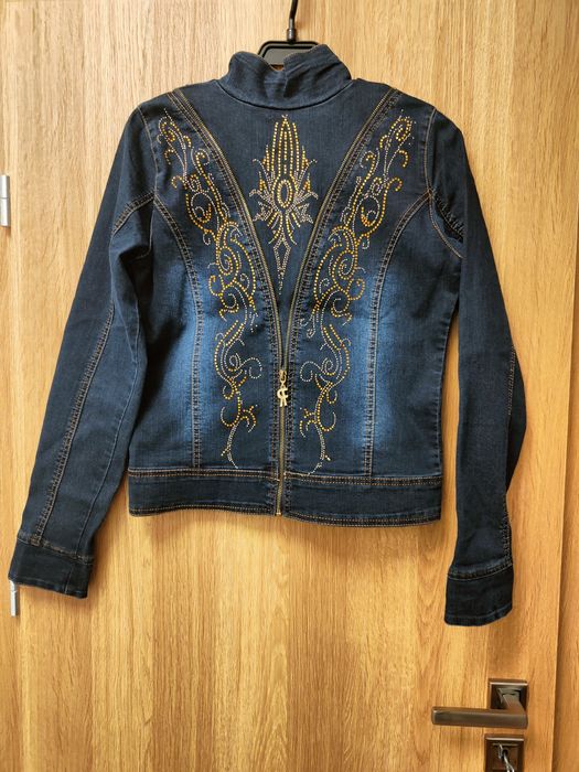 Дамско яке с красив гръб