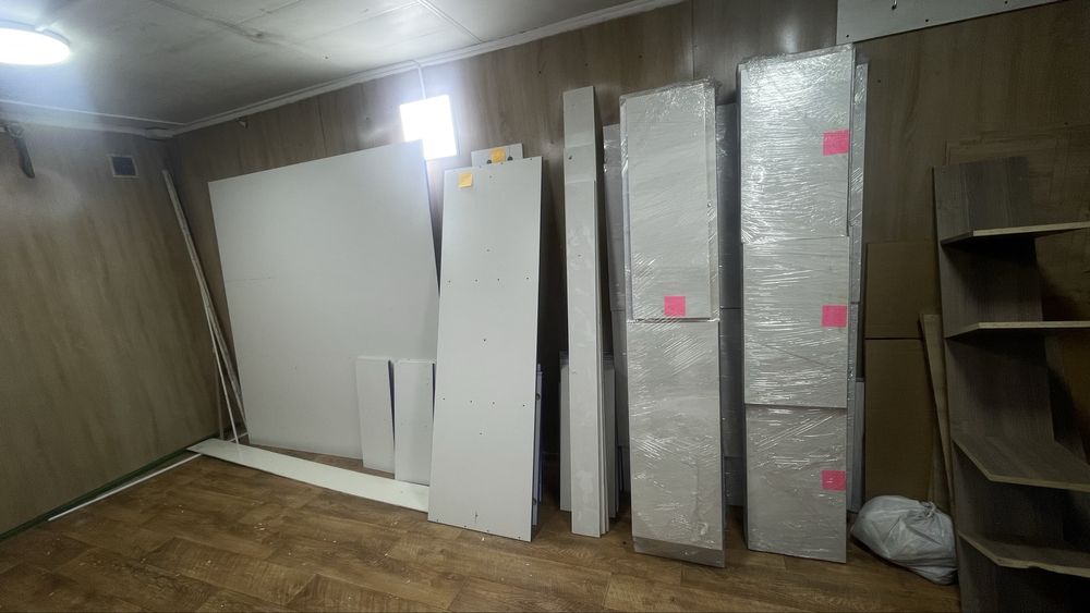 Продаю витрины срочно