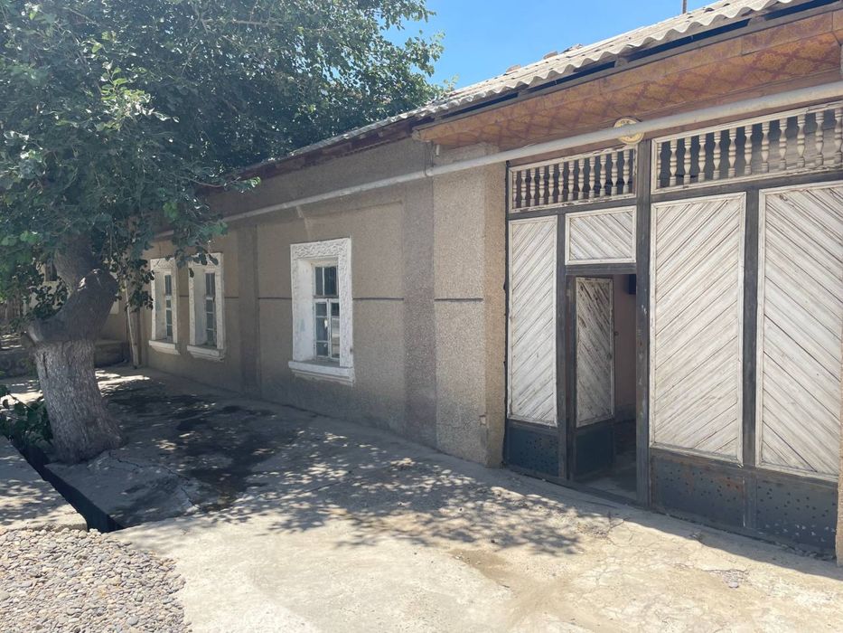 Срочно кирпичнийдан ховли сотилади